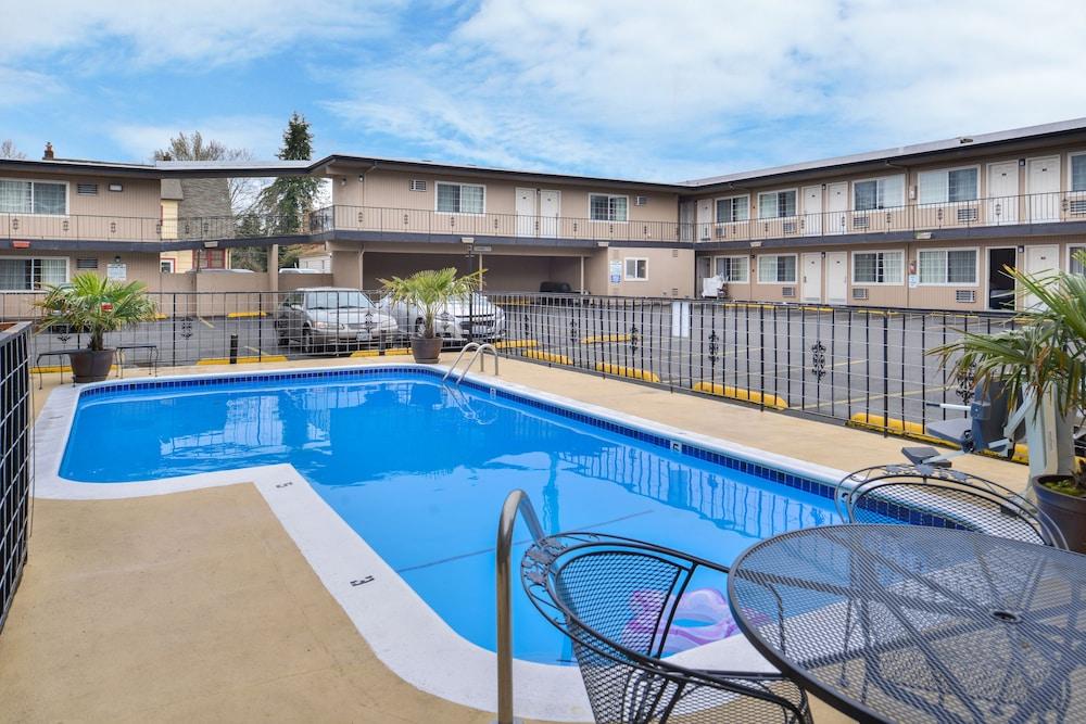 Motel And 2*